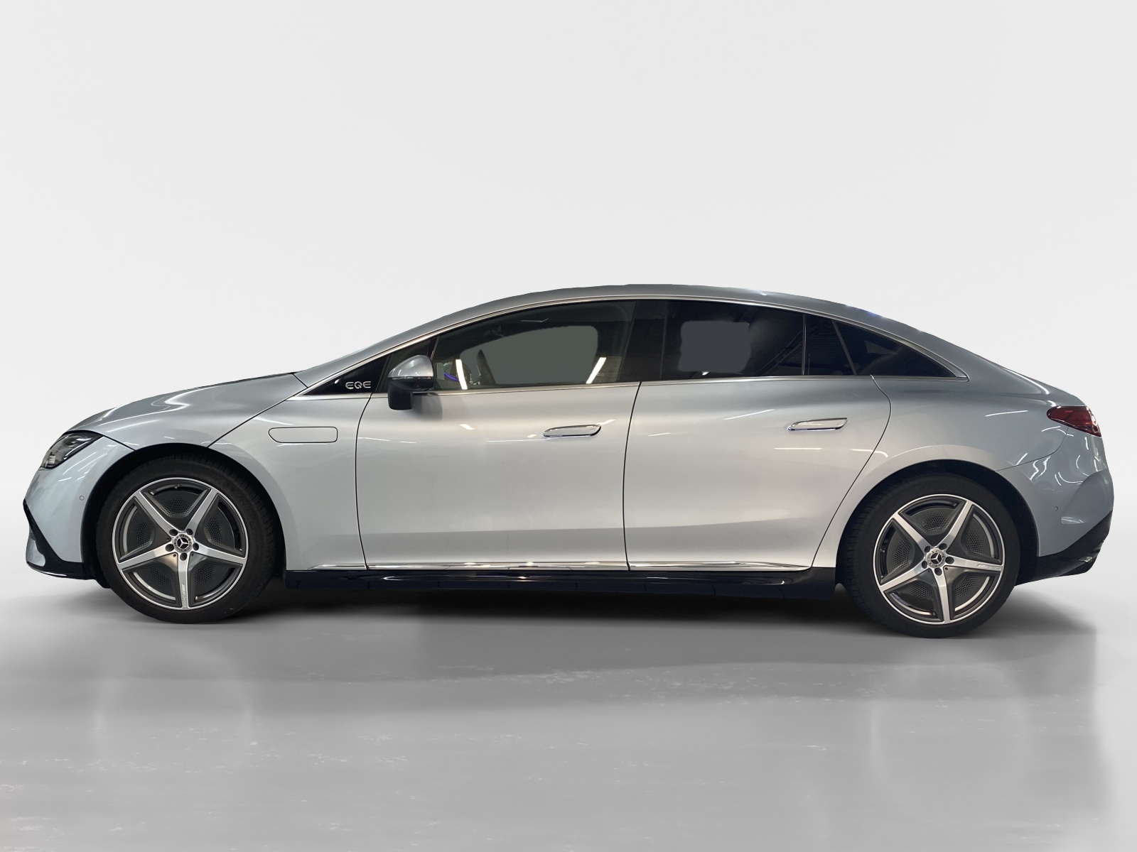 MERCEDES-BENZ EQE 350+ AMG Line-showroom-element-3