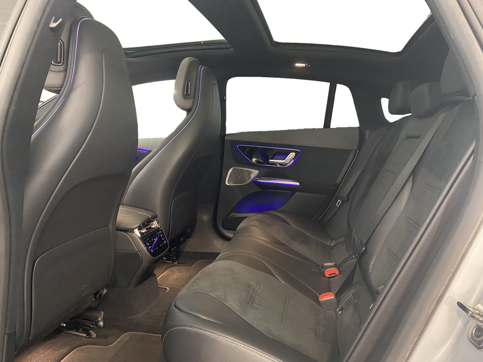 MERCEDES-BENZ EQE 350+ AMG Line-image-8