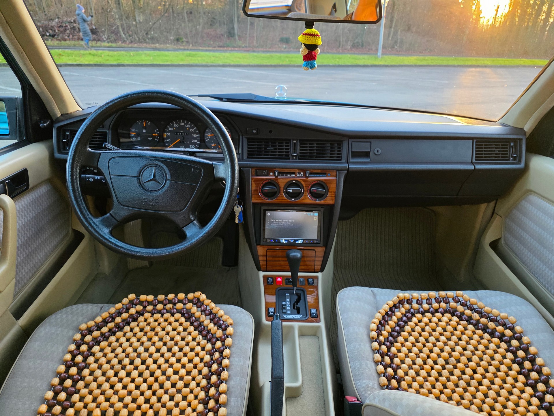 MERCEDES-BENZ 190 E 2.3 Avantgarde Automatic-image-7