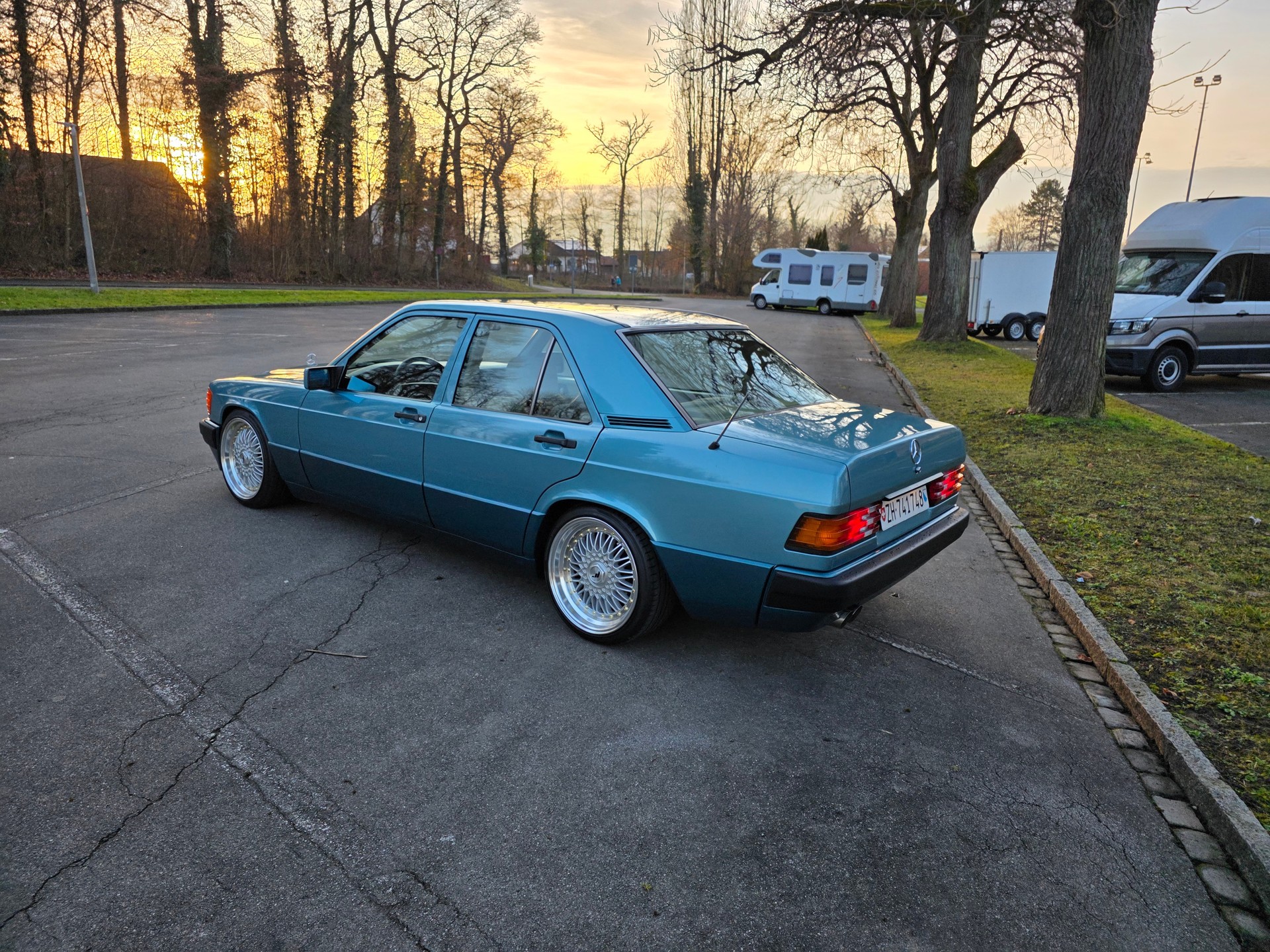 MERCEDES-BENZ 190 E 2.3 Avantgarde Automatic-image-3
