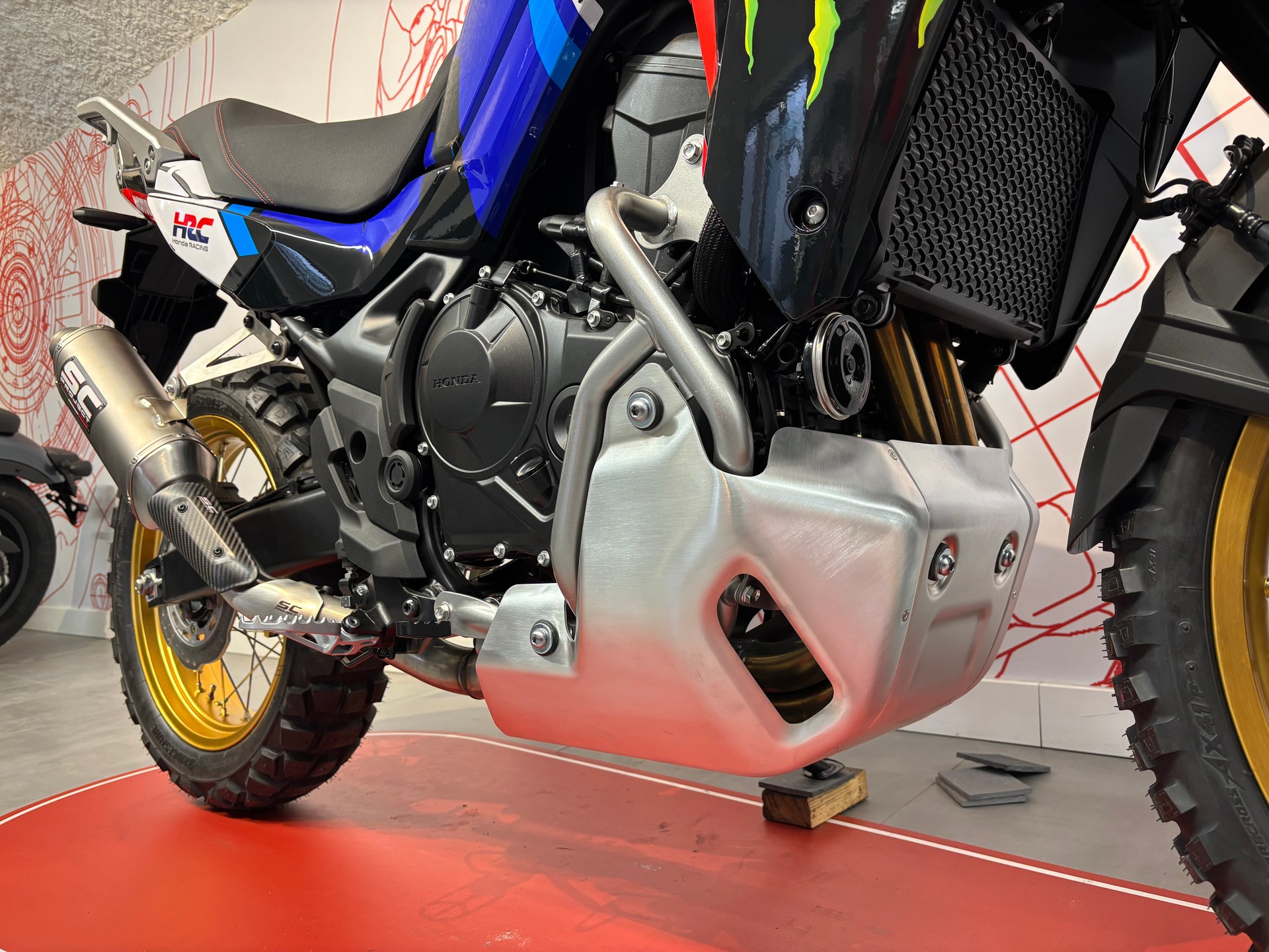 HONDA Transalp DAKAR by Bugnon Motos-image-10