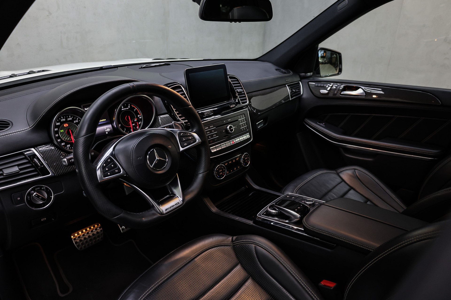 MERCEDES-BENZ GLS 63 V8 AMG 4matic-image-16
