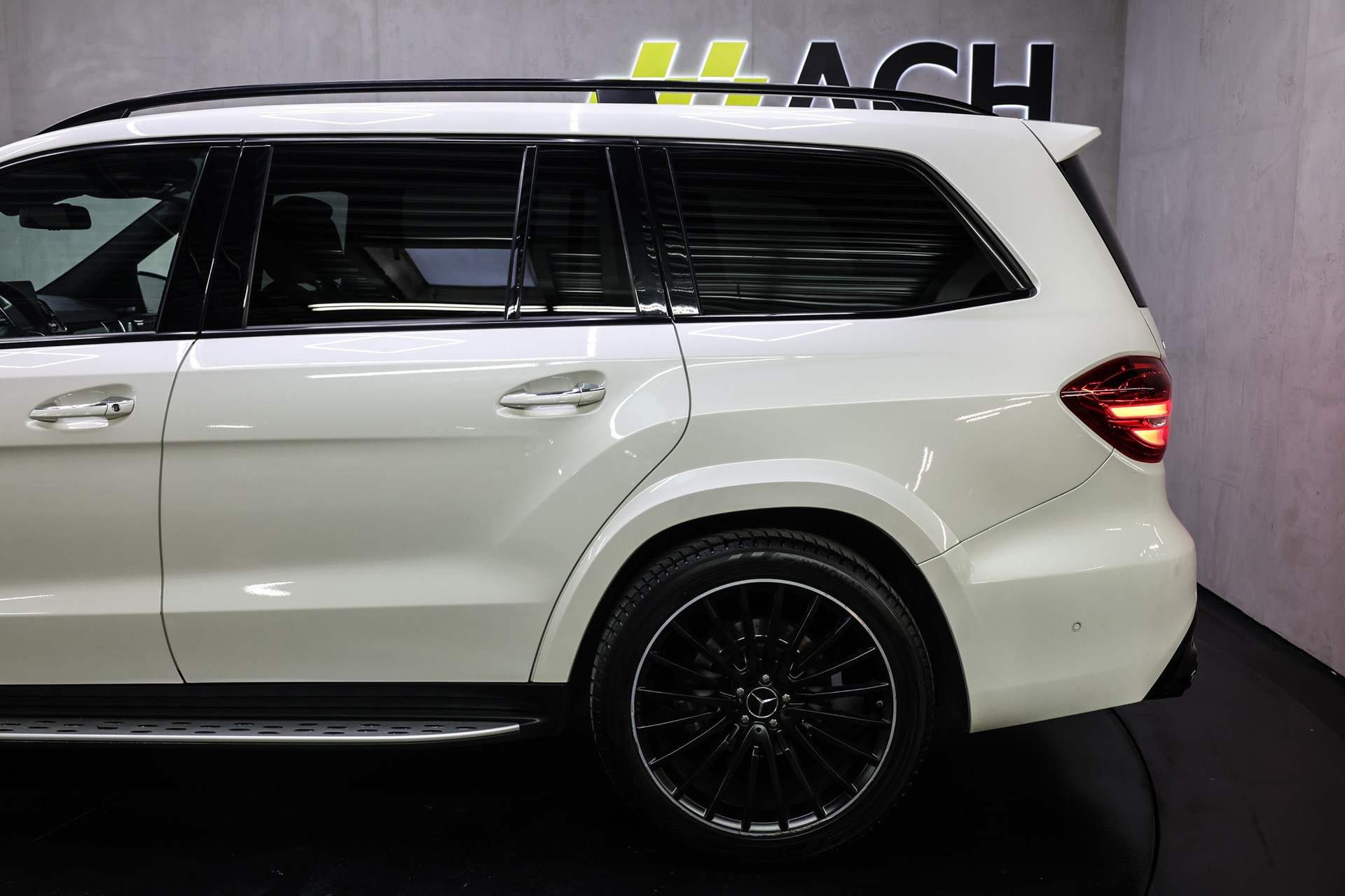 MERCEDES-BENZ GLS 63 V8 AMG 4matic-image-13
