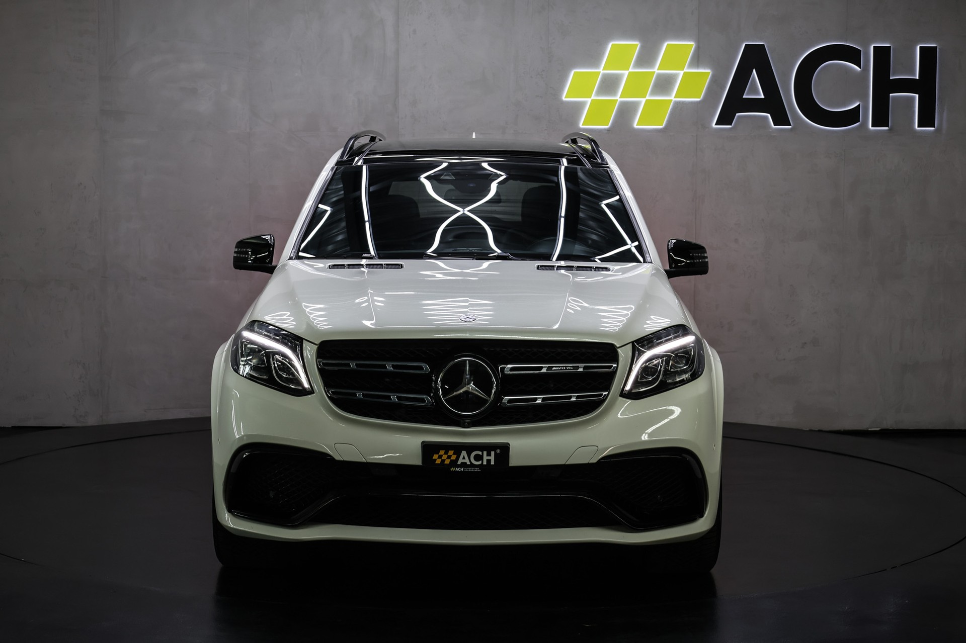 MERCEDES-BENZ GLS 63 V8 AMG 4matic-showroom-element-1
