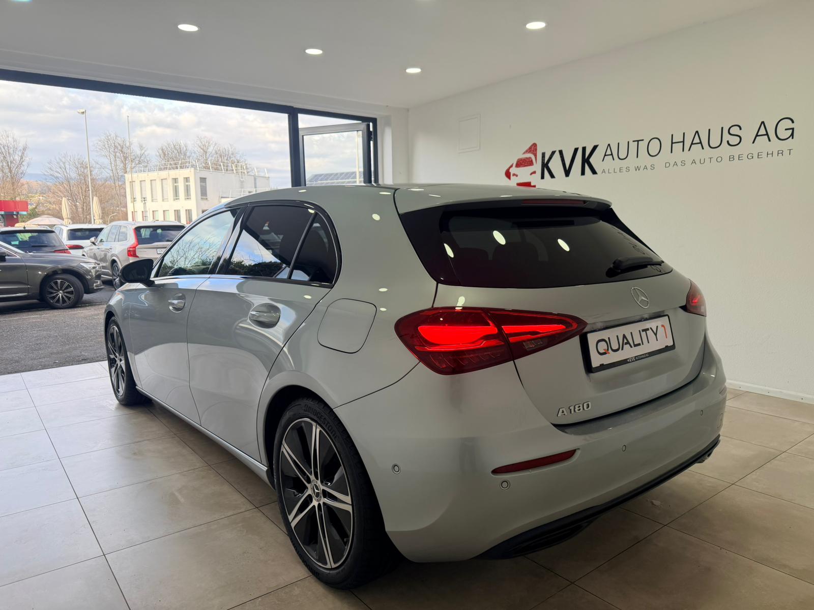 MERCEDES-BENZ A 180 7G-DCT-image-4