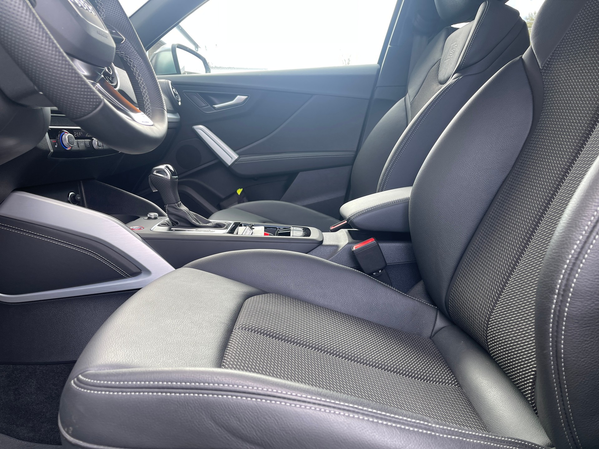 AUDI SQ2 TFSI quattro S-tronic-image-9