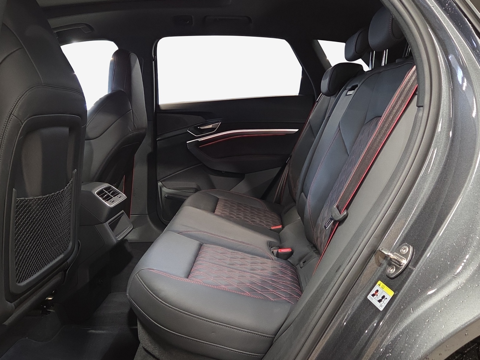 AUDI Q8 55 e-tron Black Edition quattro-image-12