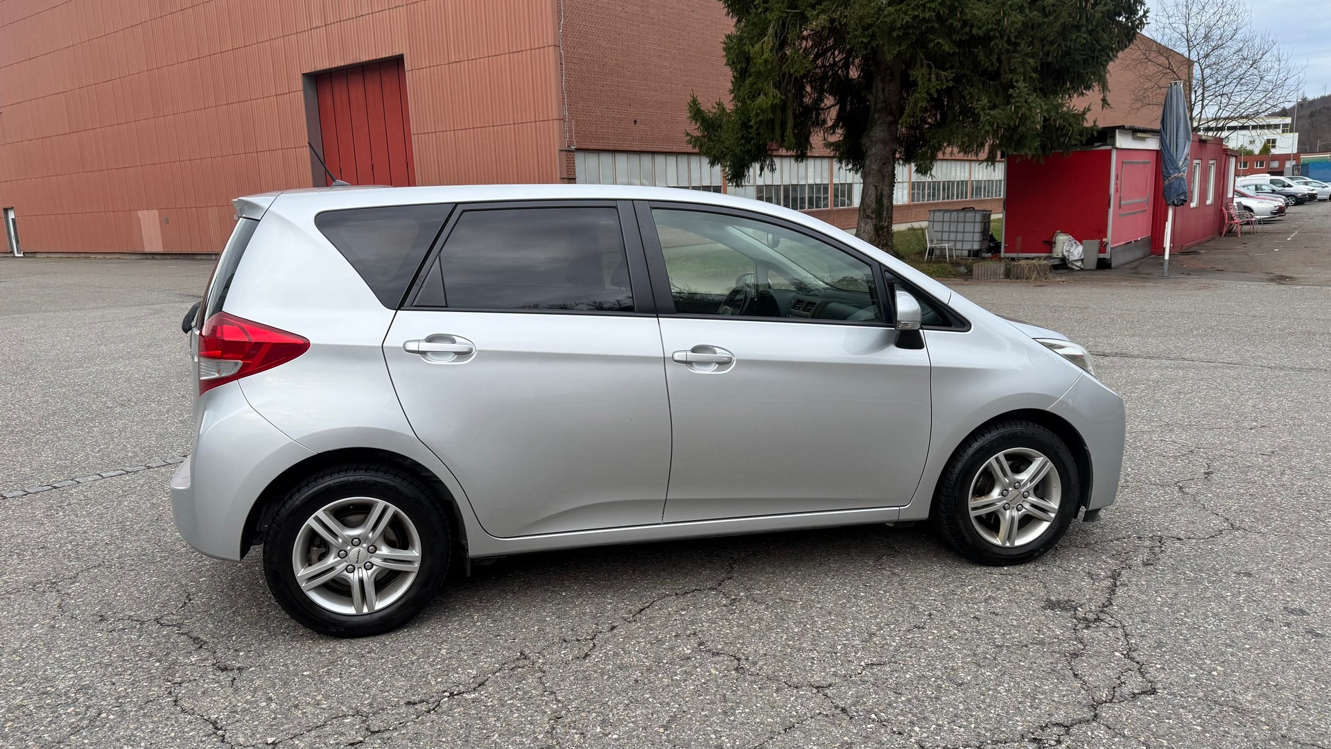 SUBARU Trezia 1.4D Swiss Luxury-image-6