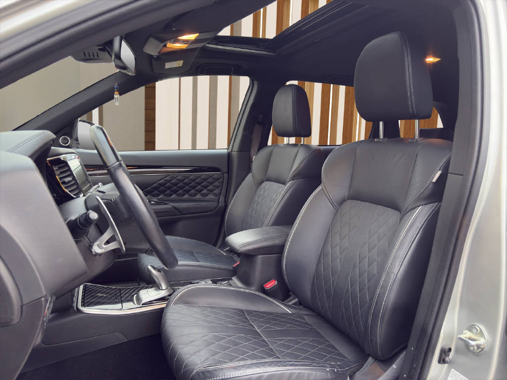 MITSUBISHI Outlander 2.4 PHEV Diamond+-image-8