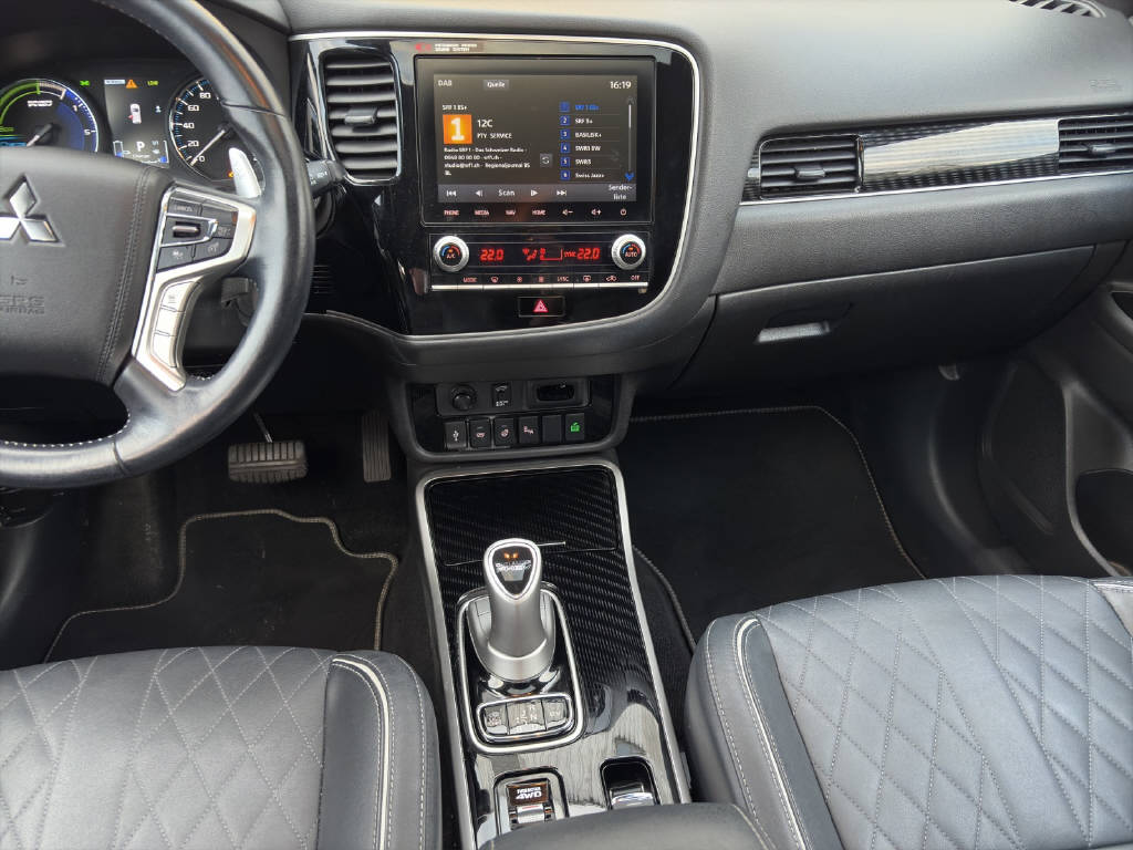 MITSUBISHI Outlander 2.4 PHEV Diamond+-image-11