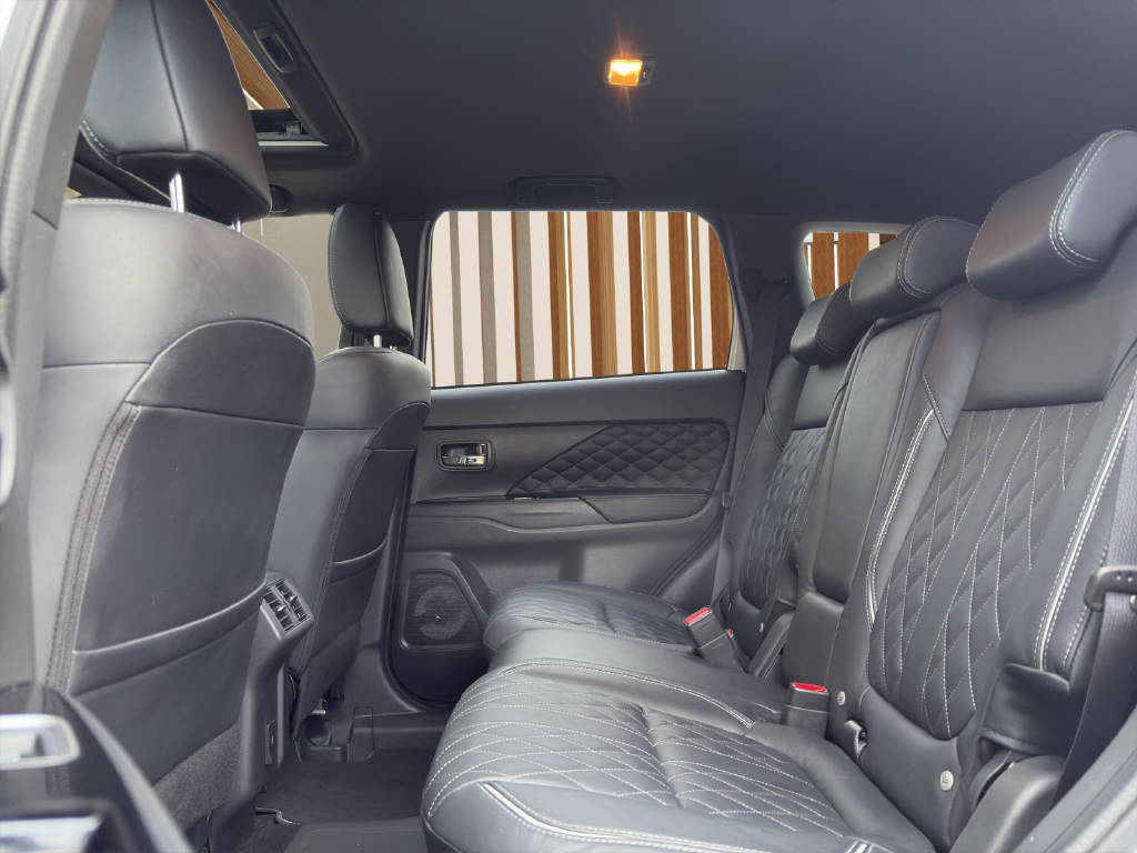 MITSUBISHI Outlander 2.4 PHEV Diamond+-image-12