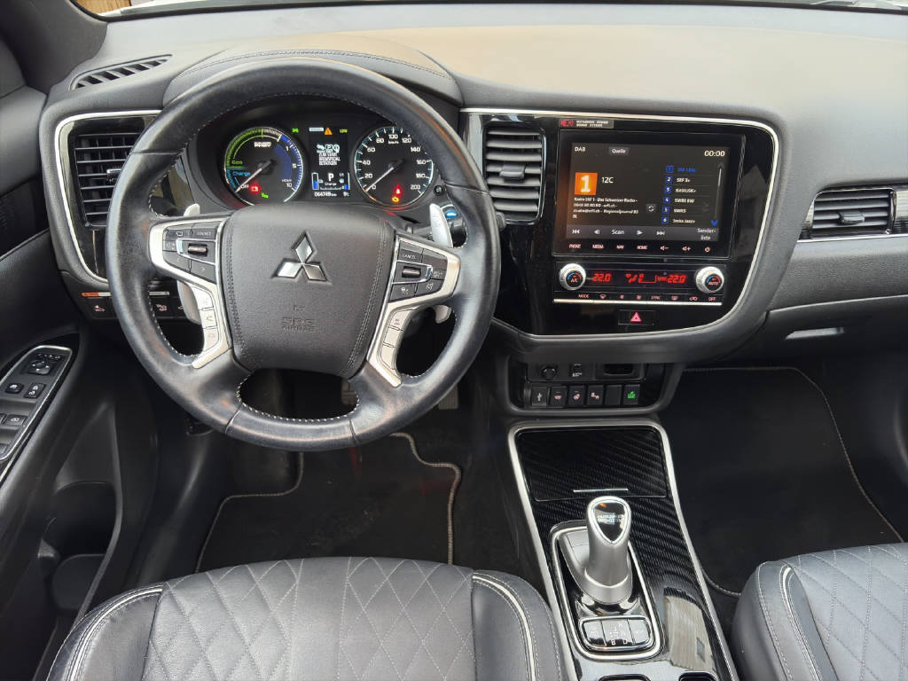 MITSUBISHI Outlander 2.4 PHEV Diamond+-image-9