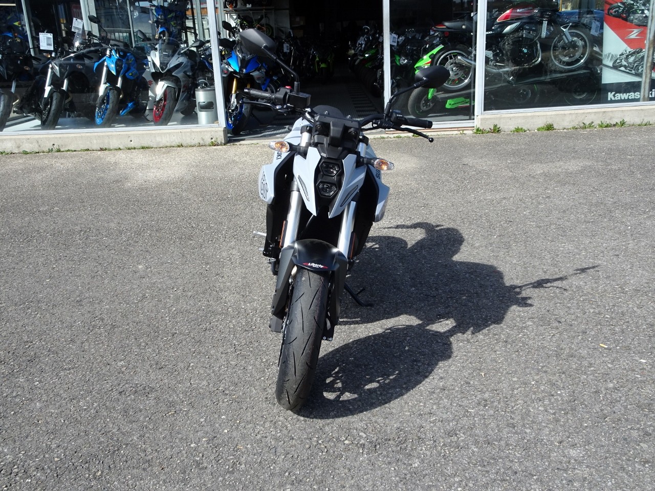 SUZUKI GSX 8 S (35kW) Action-image-2