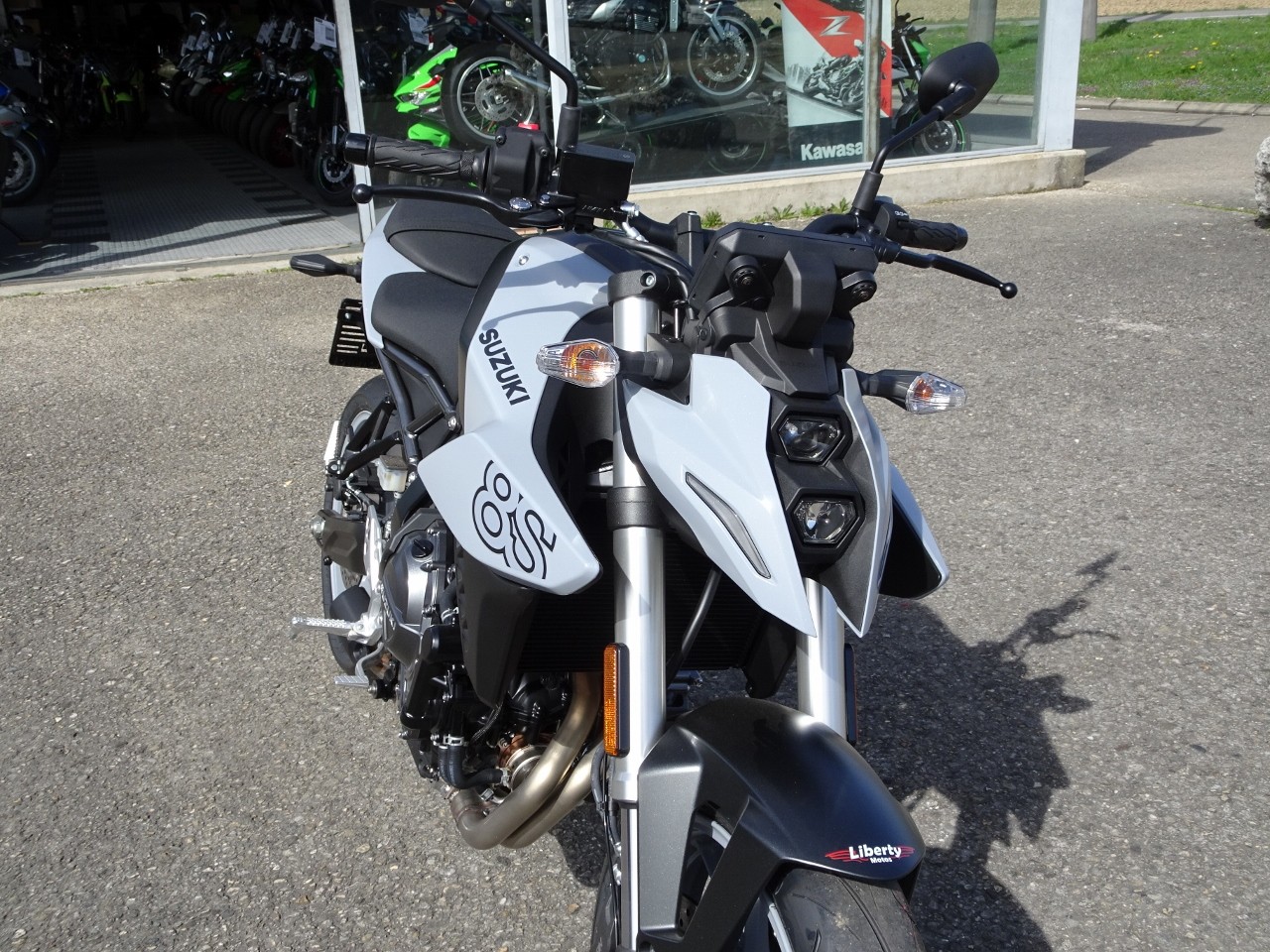 SUZUKI GSX 8 S (35kW) Action-image-6