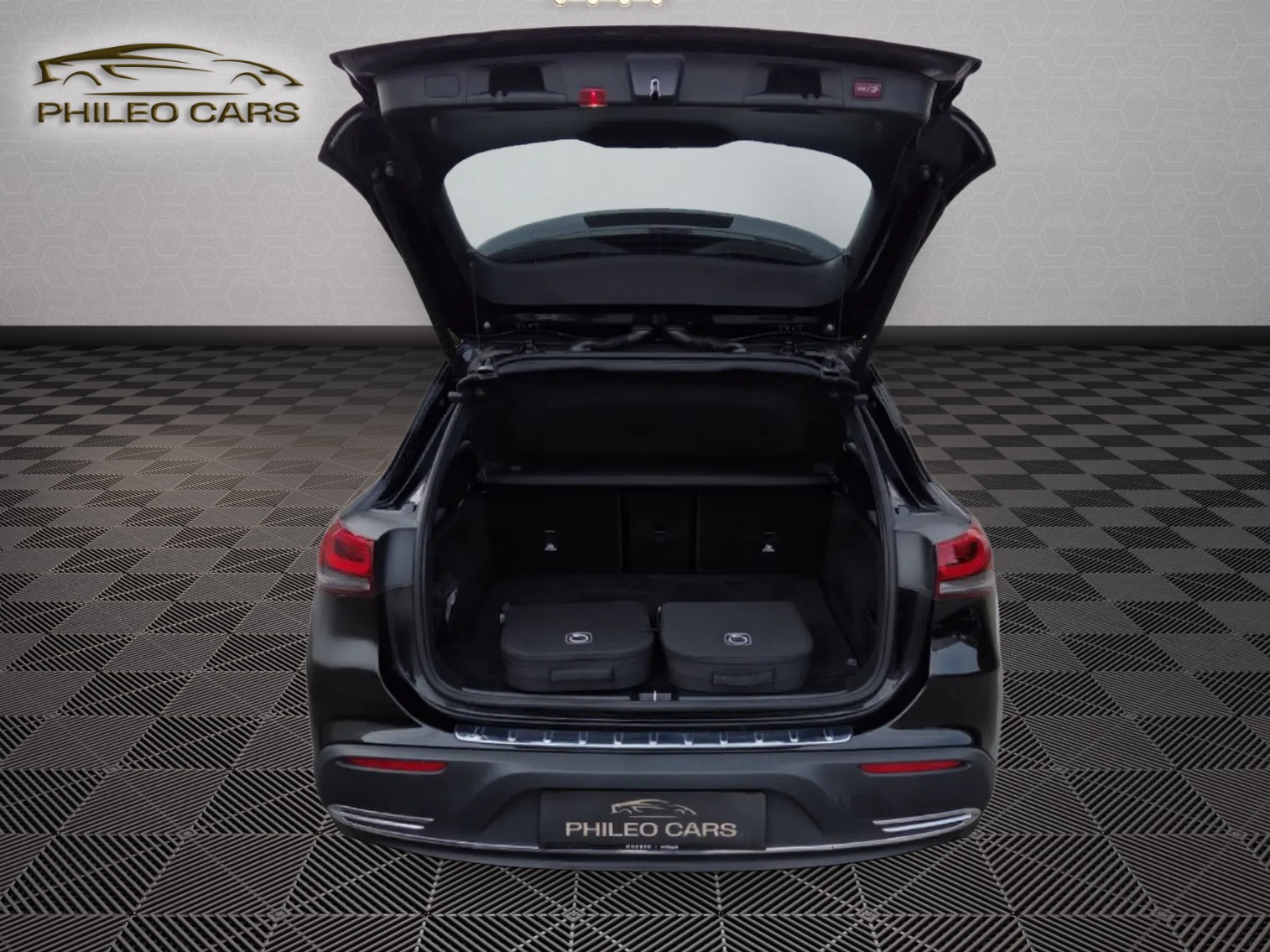 MERCEDES-BENZ EQA 300 4Matic-image-8