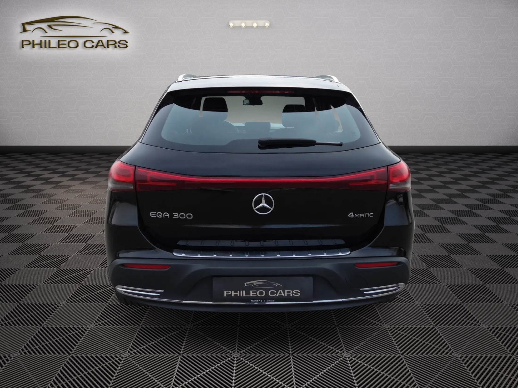MERCEDES-BENZ EQA 300 4Matic-image-7