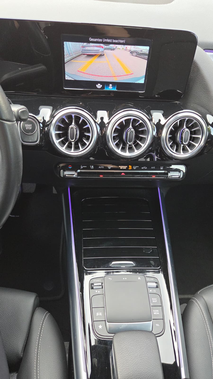 MERCEDES-BENZ EQA 300 4Matic-image-12