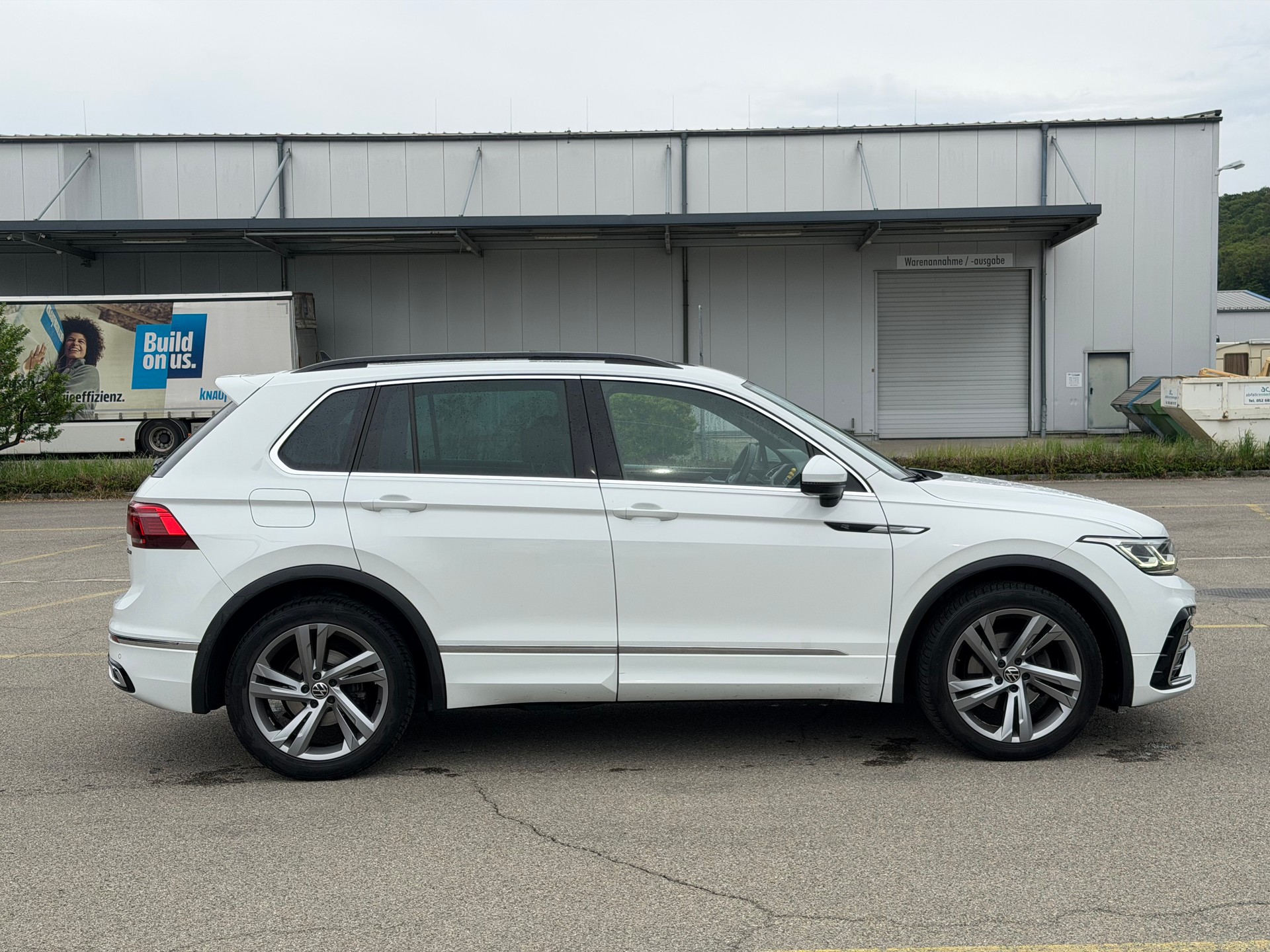 VW Tiguan 2.0 TDI SCR R-Line 4Motion DSG-image-3