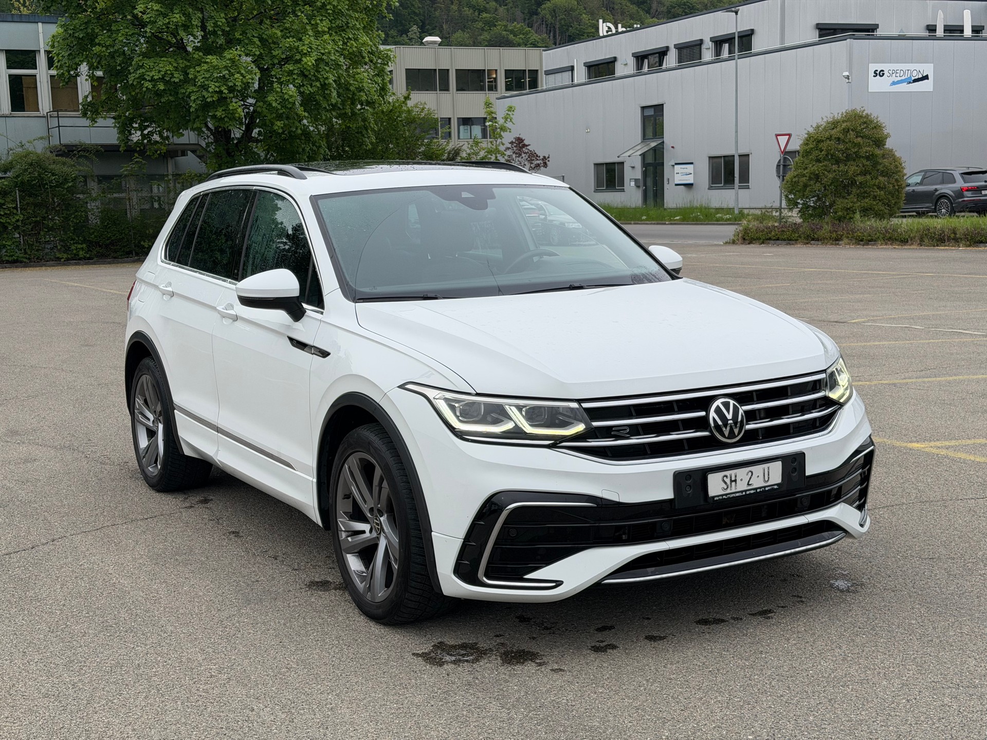 VW Tiguan 2.0 TDI SCR R-Line 4Motion DSG-image-2