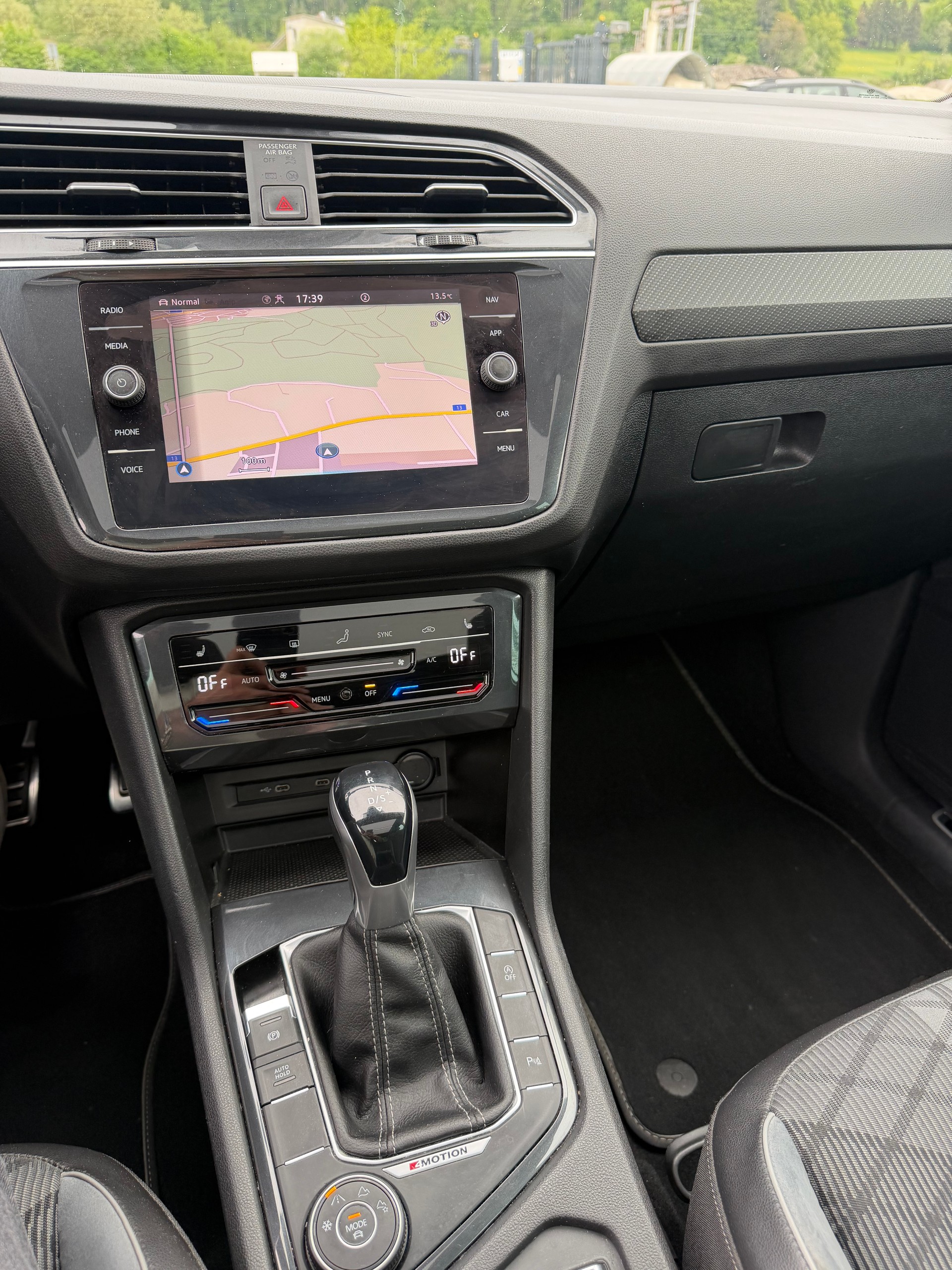 VW Tiguan 2.0 TDI SCR R-Line 4Motion DSG-image-13