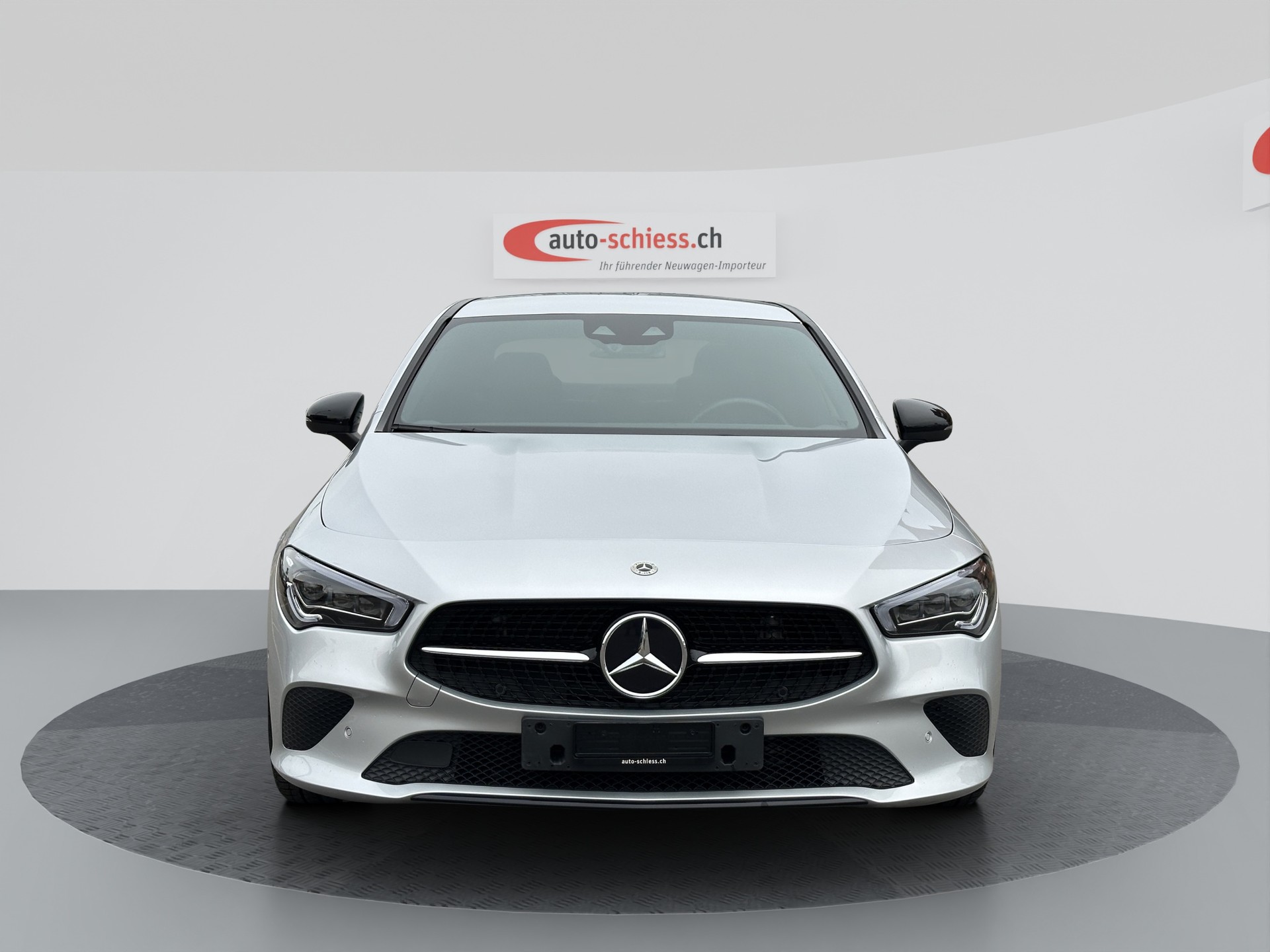 MERCEDES-BENZ CLA 180 Progressive Night 7G-DCT-showroom-element-1