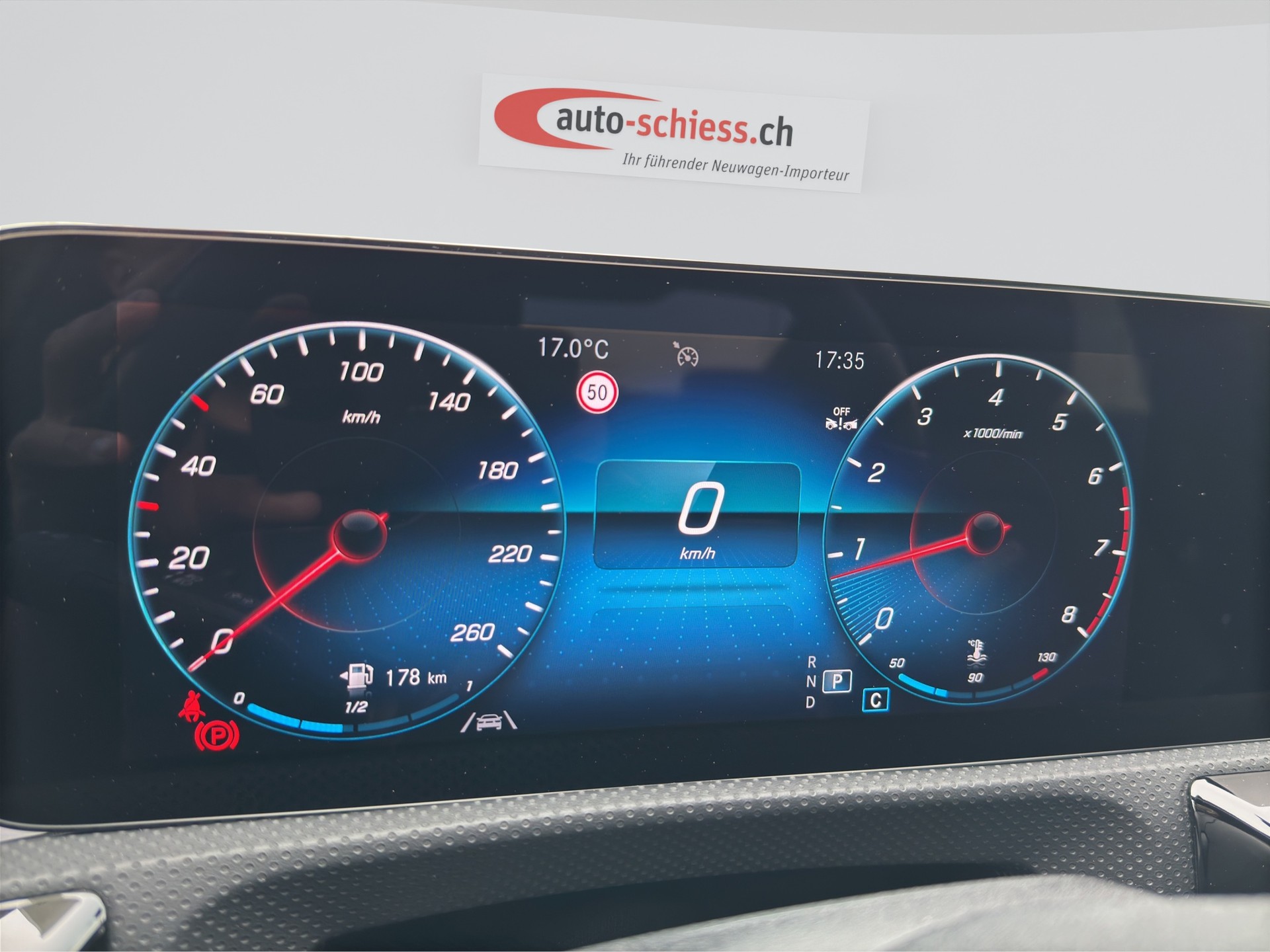 MERCEDES-BENZ CLA 180 Progressive Night 7G-DCT-image-10