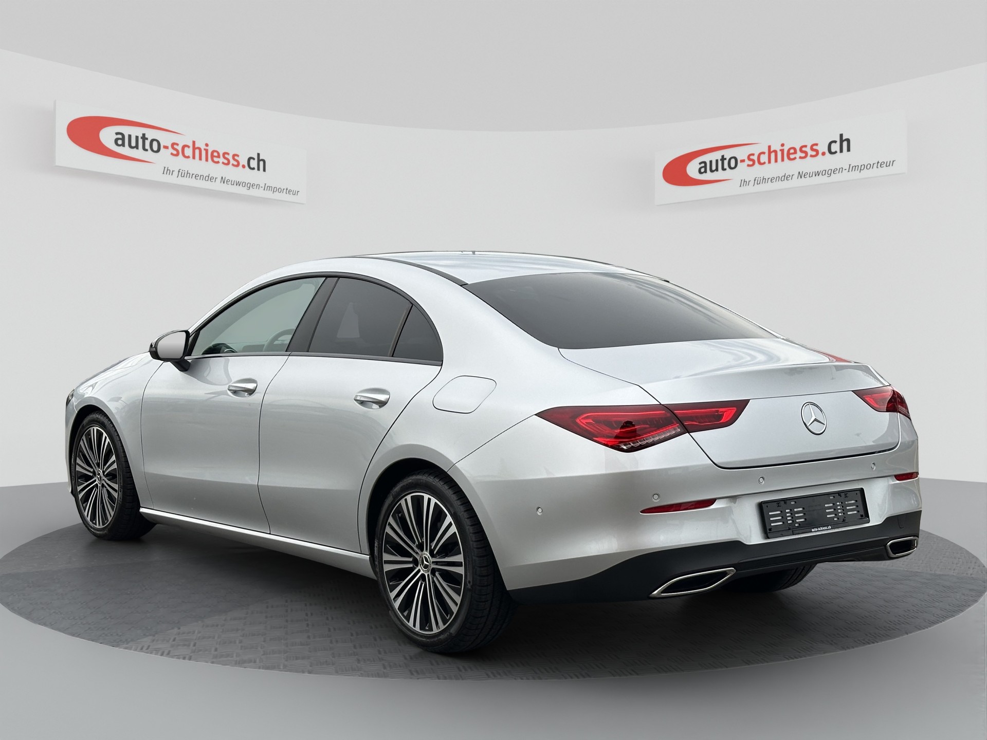 MERCEDES-BENZ CLA 180 Progressive Night 7G-DCT-showroom-element-2