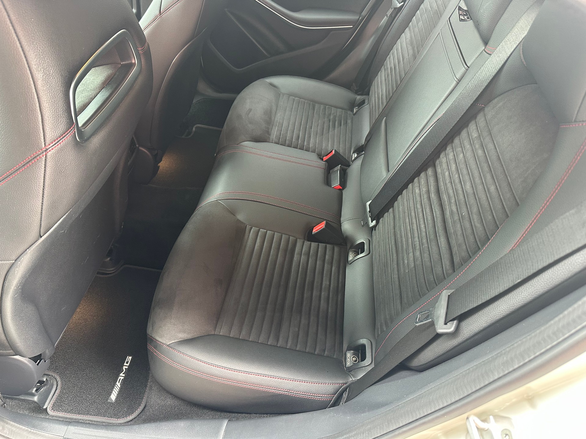 MERCEDES-BENZ A 220 AMG Line 4Matic 7G-DCT-image-12