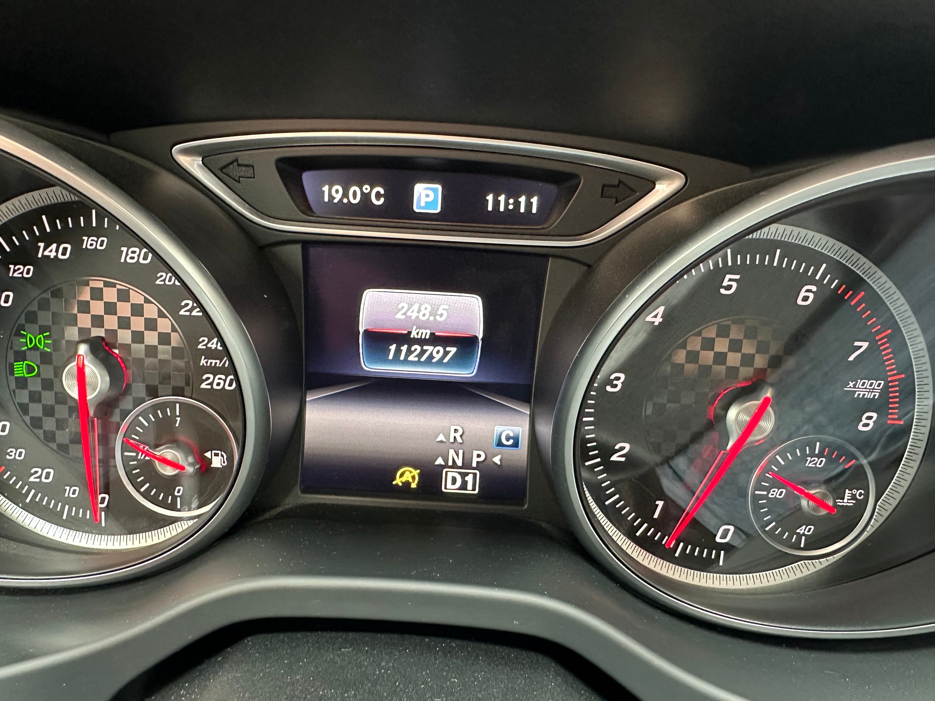 MERCEDES-BENZ A 220 AMG Line 4Matic 7G-DCT-image-6