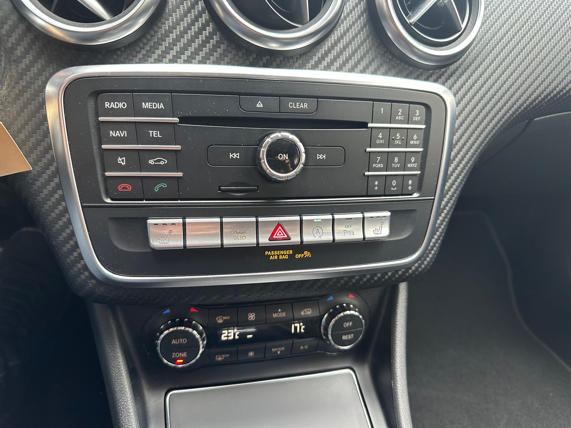 MERCEDES-BENZ A 220 AMG Line 4Matic 7G-DCT-image-8