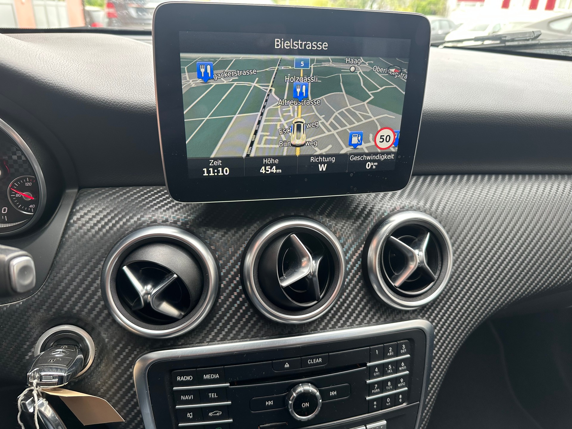 MERCEDES-BENZ A 220 AMG Line 4Matic 7G-DCT-image-7
