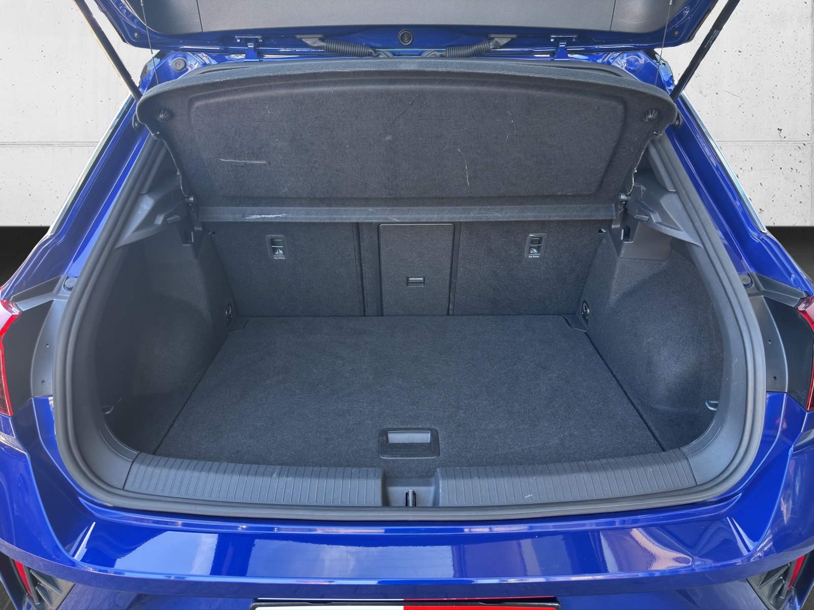 VW New T-Roc 2.0 TSI R-Line DSG 4Motion mit AHK, Standheizung & Winterräder-image-8