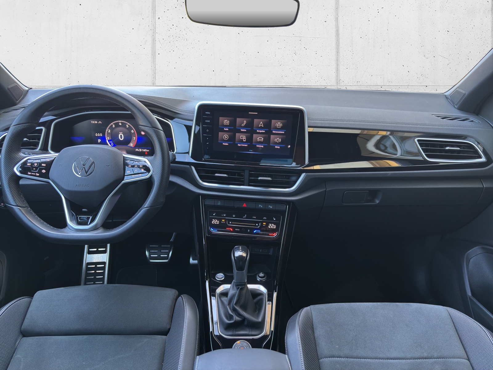 VW New T-Roc 2.0 TSI R-Line DSG 4Motion mit AHK, Standheizung & Winterräder-image-11