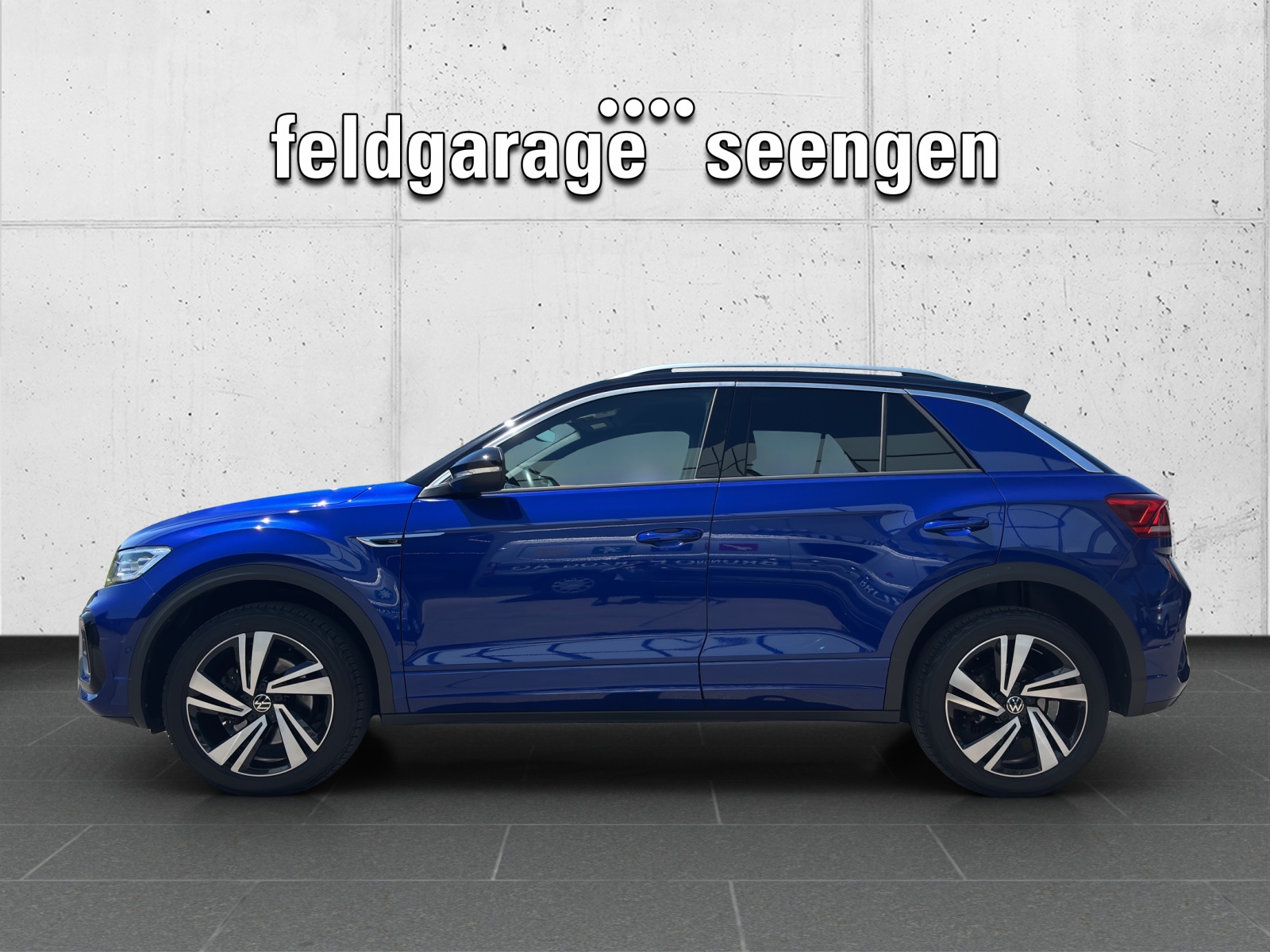 VW New T-Roc 2.0 TSI R-Line DSG 4Motion mit AHK, Standheizung & Winterräder-showroom-element-1
