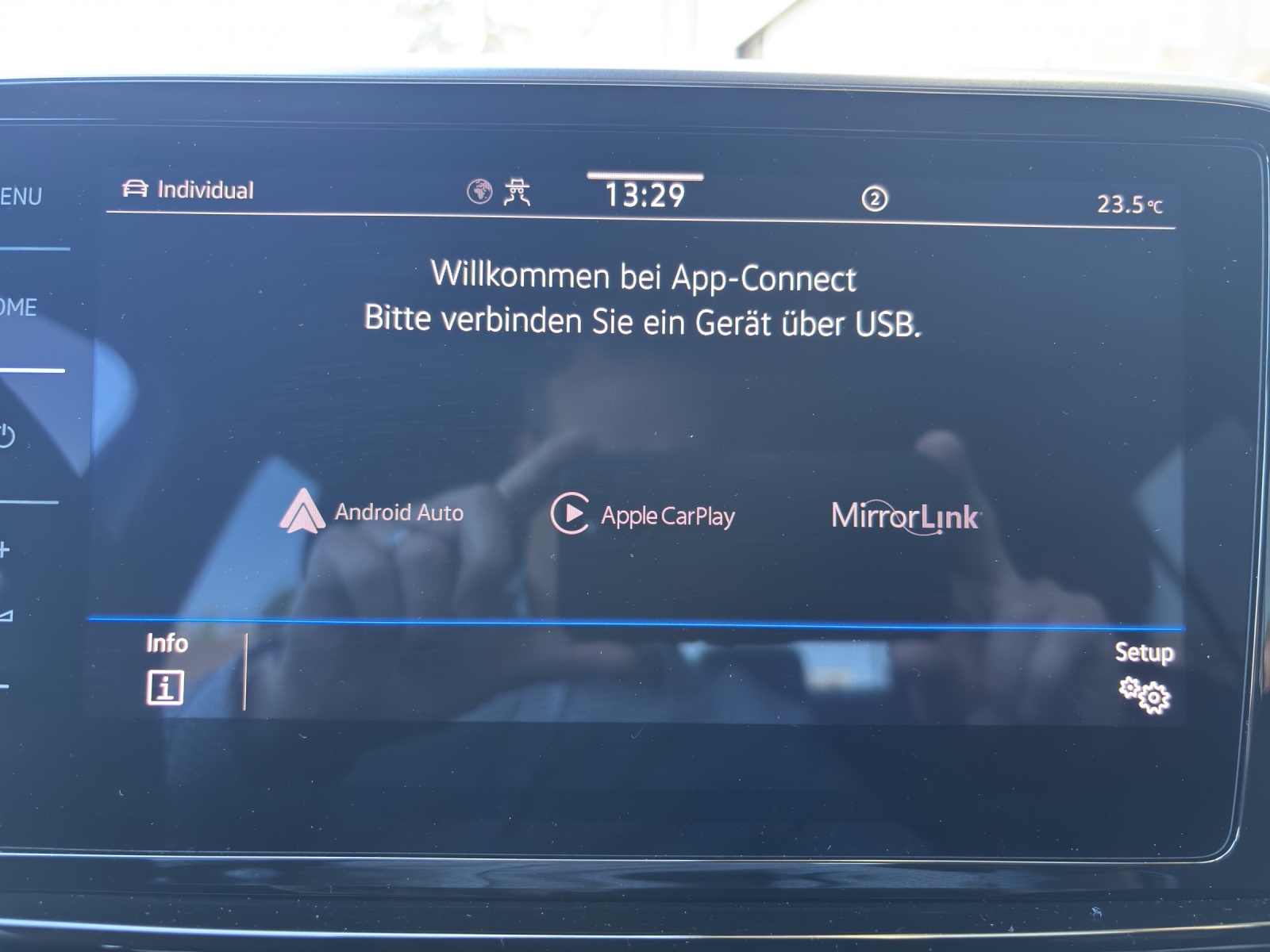 VW New T-Roc 2.0 TSI R-Line DSG 4Motion mit AHK, Standheizung & Winterräder-image-24