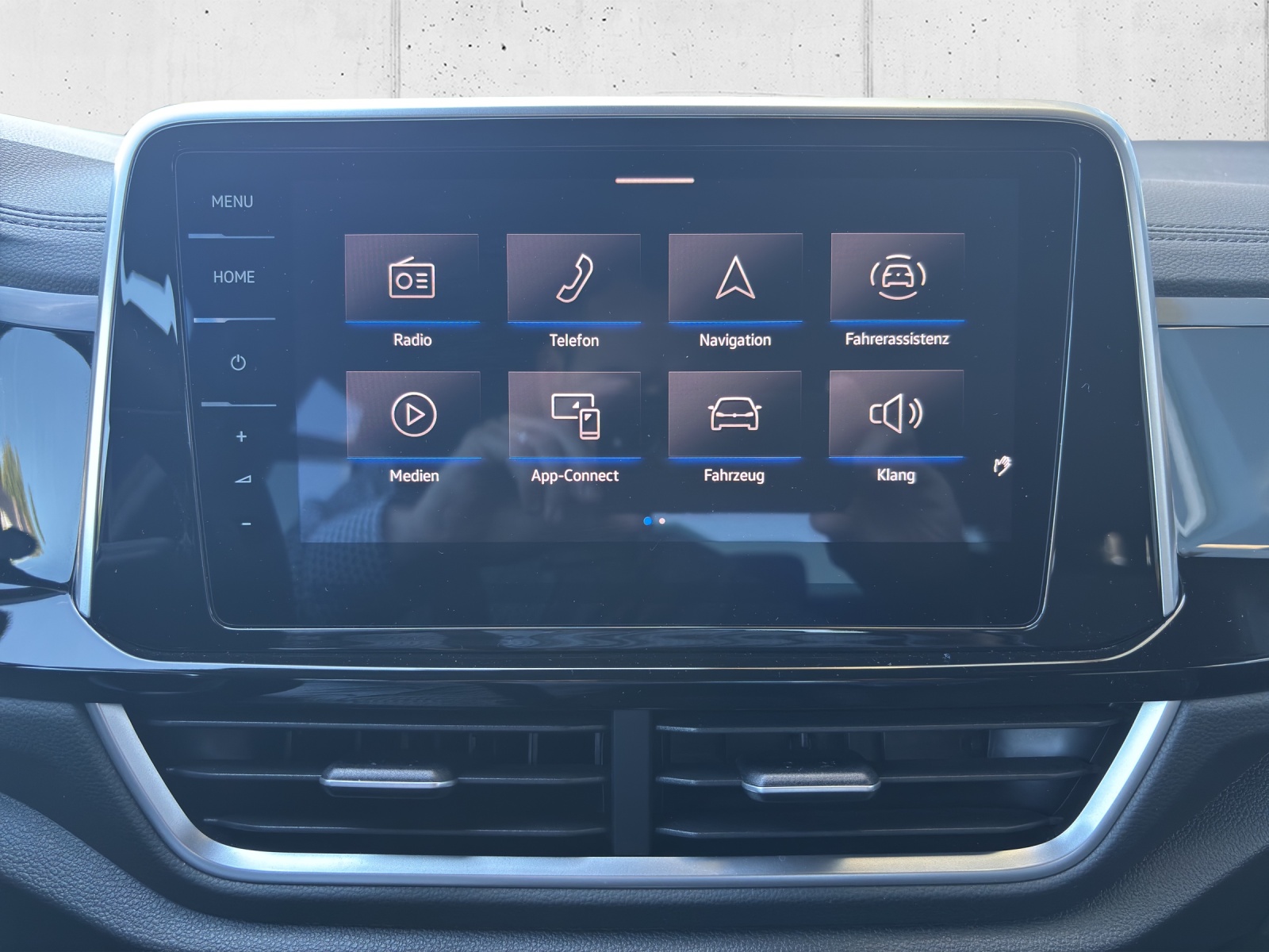 VW New T-Roc 2.0 TSI R-Line DSG 4Motion mit AHK, Standheizung & Winterräder-image-16