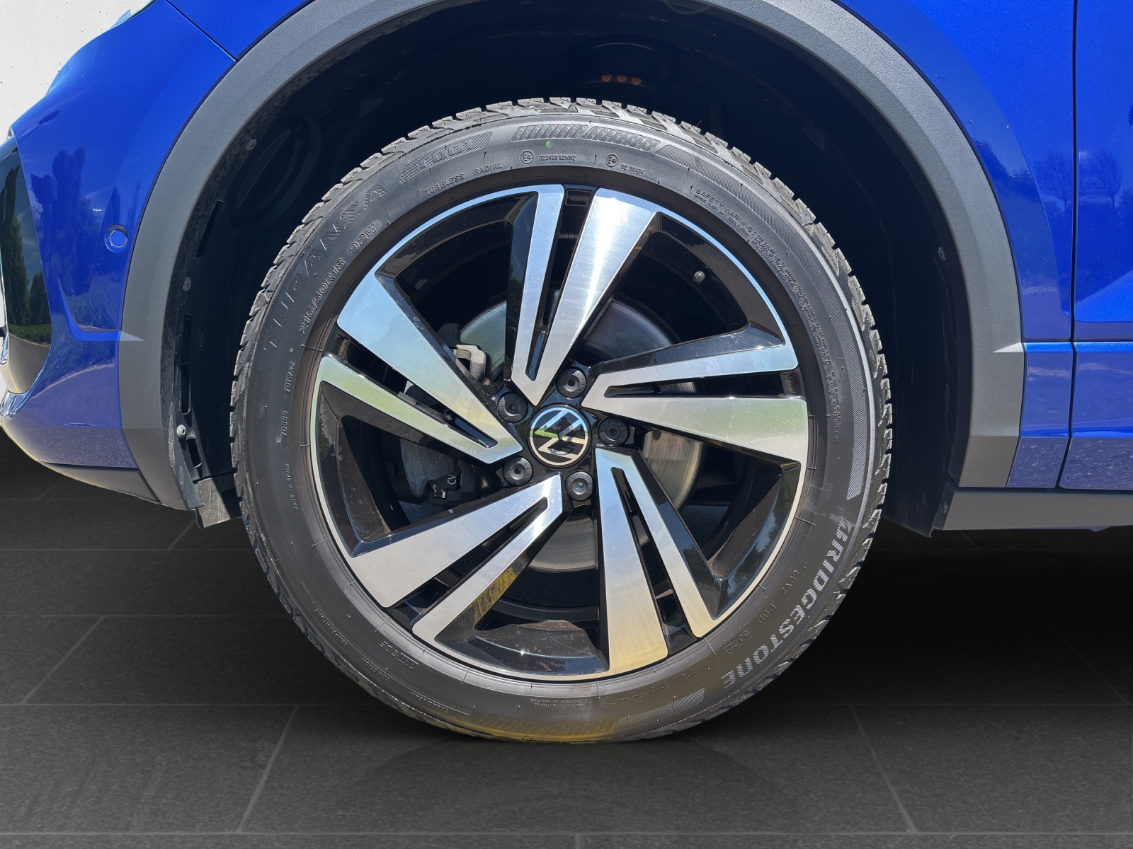 VW New T-Roc 2.0 TSI R-Line DSG 4Motion mit AHK, Standheizung & Winterräder-image-7