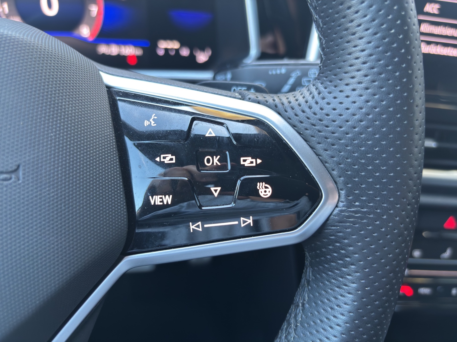 VW New T-Roc 2.0 TSI R-Line DSG 4Motion mit AHK, Standheizung & Winterräder-image-14