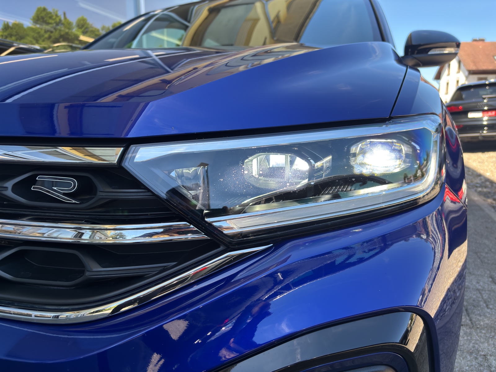VW New T-Roc 2.0 TSI R-Line DSG 4Motion mit AHK, Standheizung & Winterräder-image-9