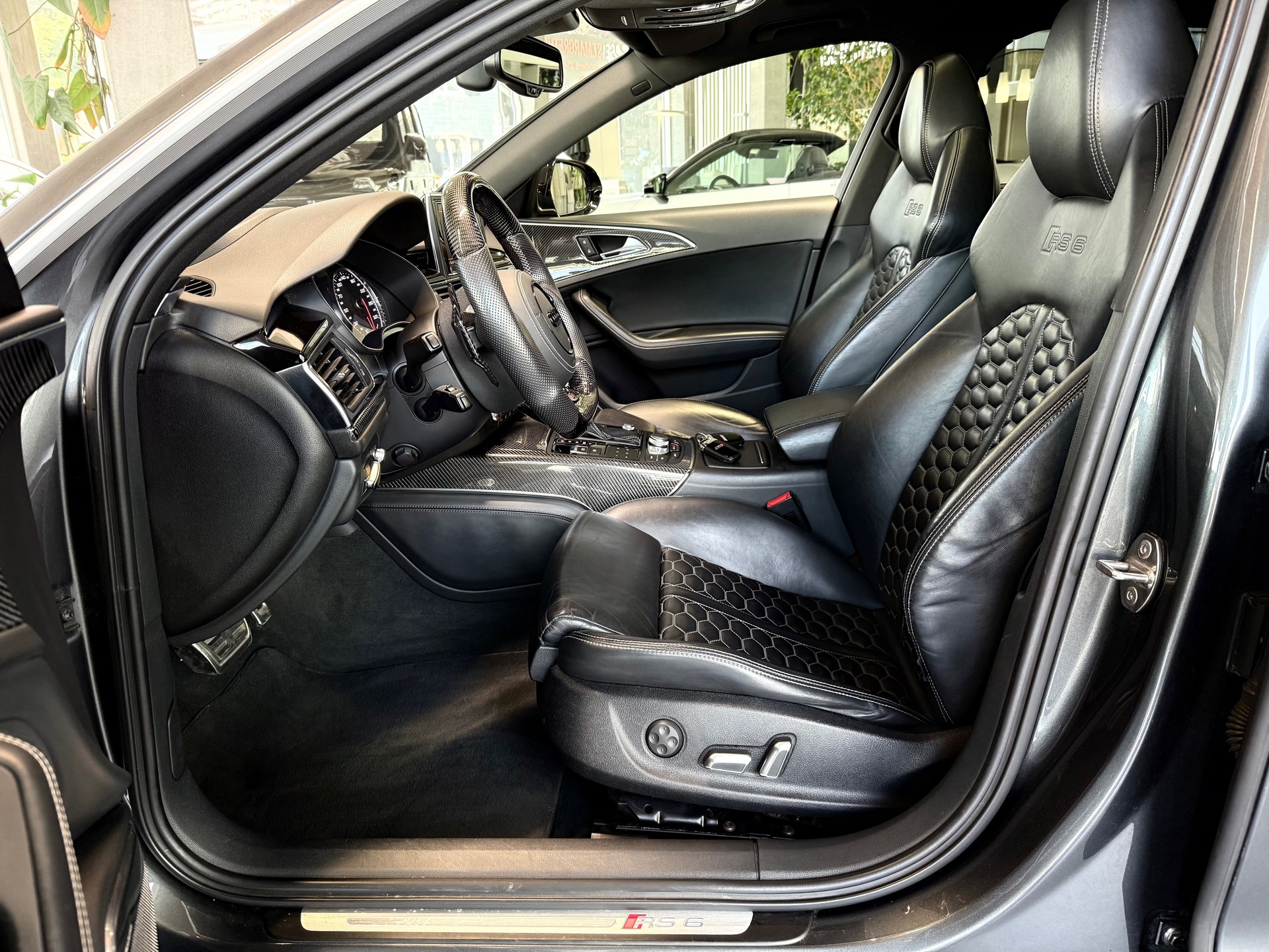 AUDI RS6 Avant 4.0 TFSI V8 quattro Tiptronic-image-9