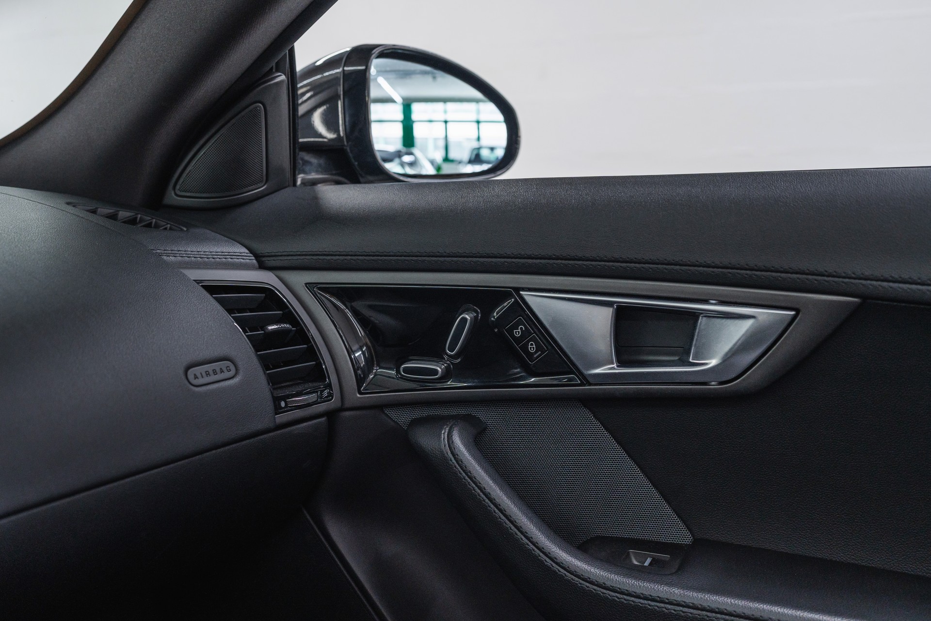 JAGUAR F-Type Convertible 3.0 V6 S/C-image-16