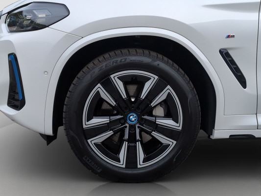 BMW iX3 Inspiring-image-12