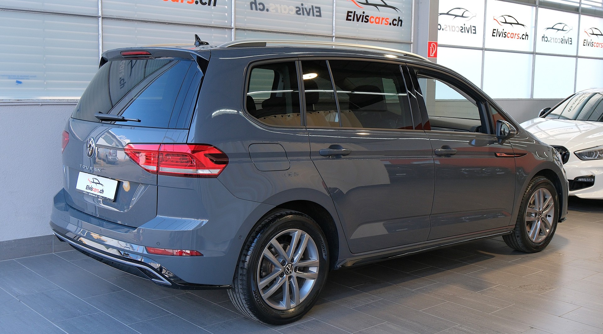 VW Touran 1.5 TSI EVO Comfortline United R Line DSG-image-27