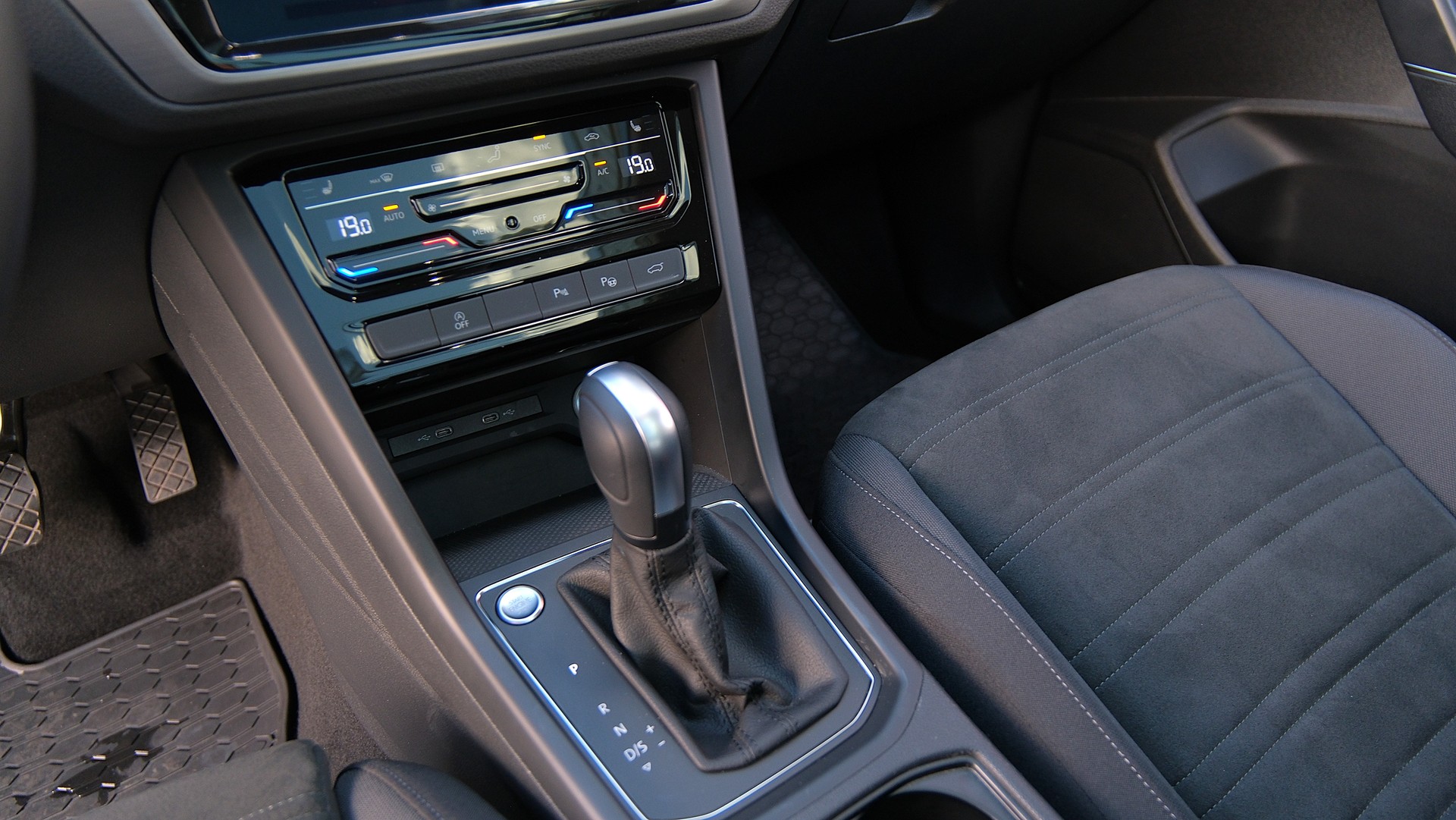 VW Touran 1.5 TSI EVO Comfortline United R Line DSG-image-16