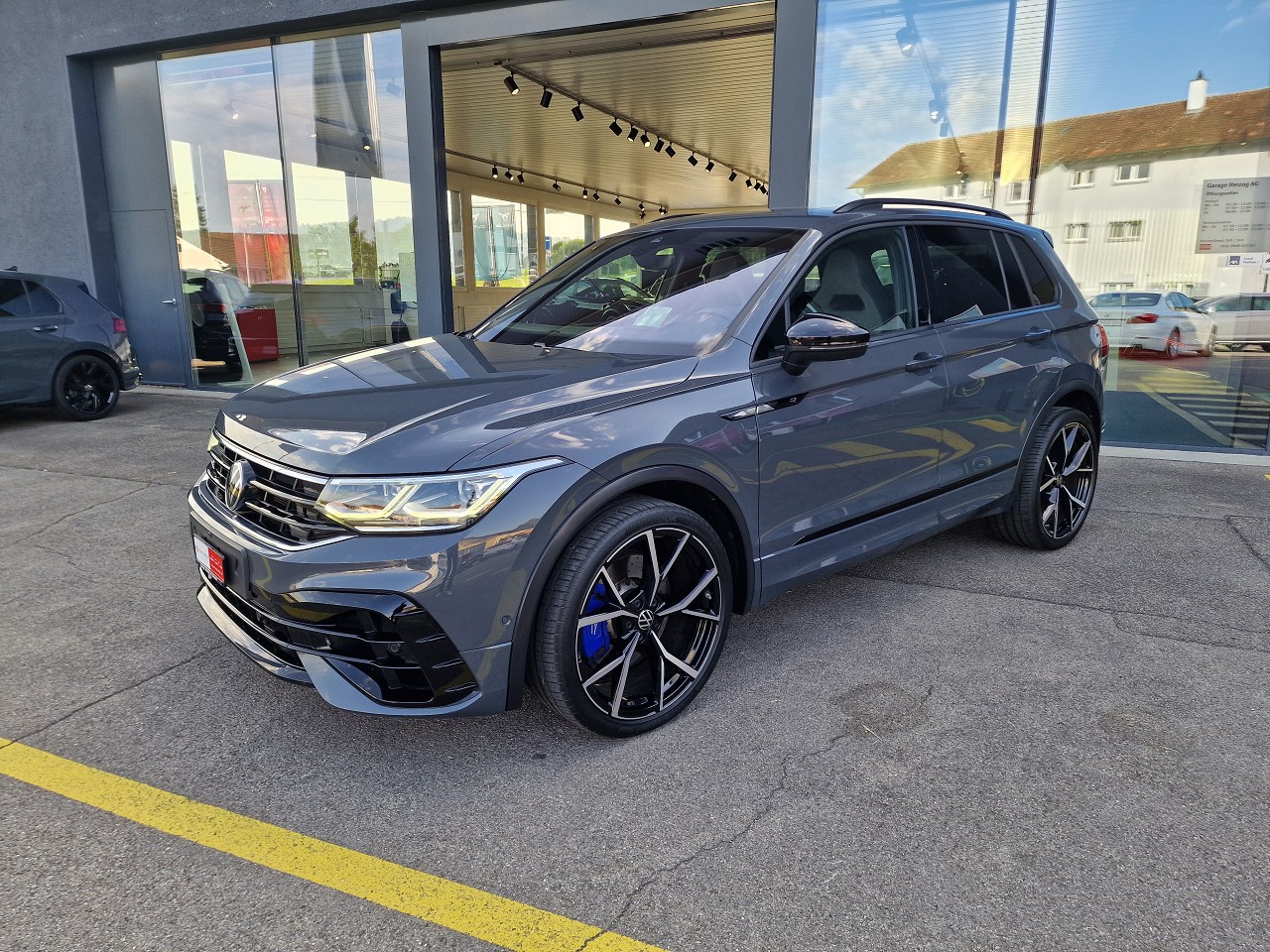 VW Tiguan 2.0TSI R 4Motion DSG-showroom-element-1