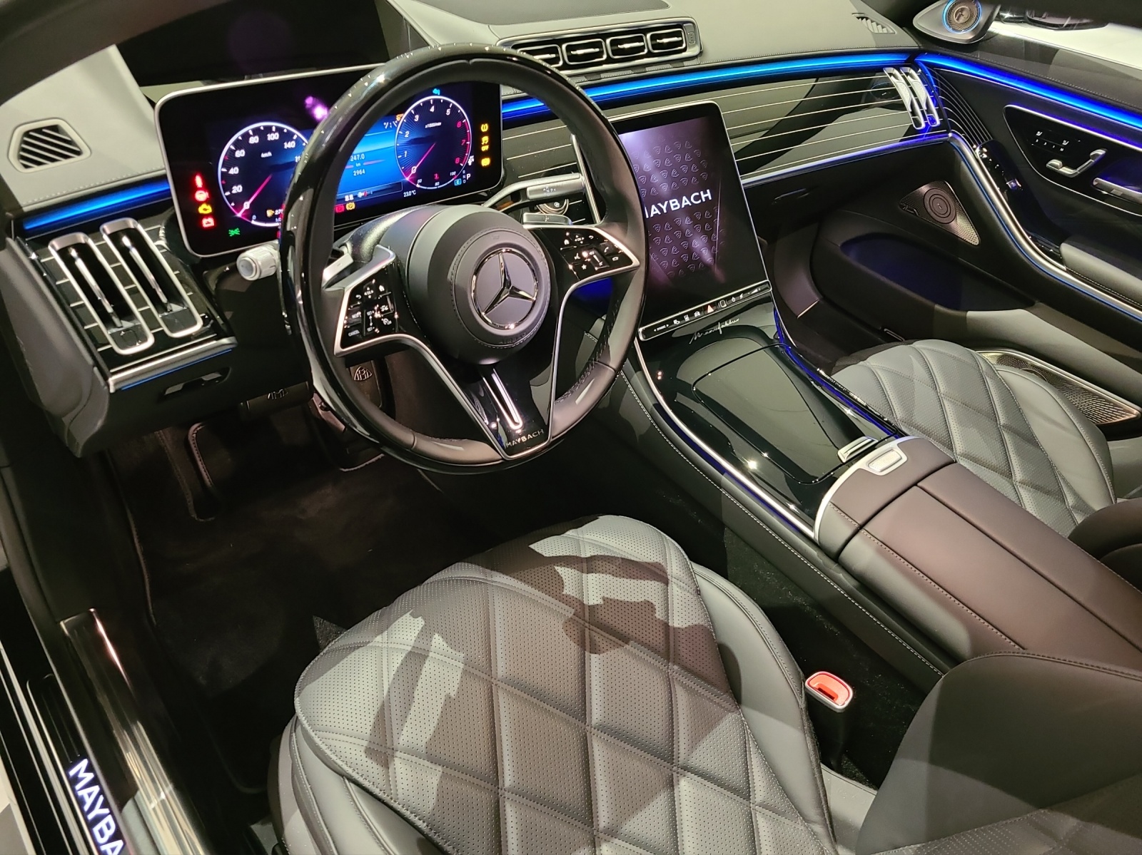 MERCEDES-BENZ S 680 4Matic Maybach First Class 9G-Tronic-image-6