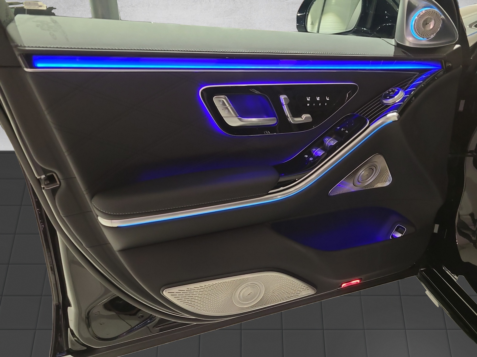 MERCEDES-BENZ S 680 4Matic Maybach First Class 9G-Tronic-image-8
