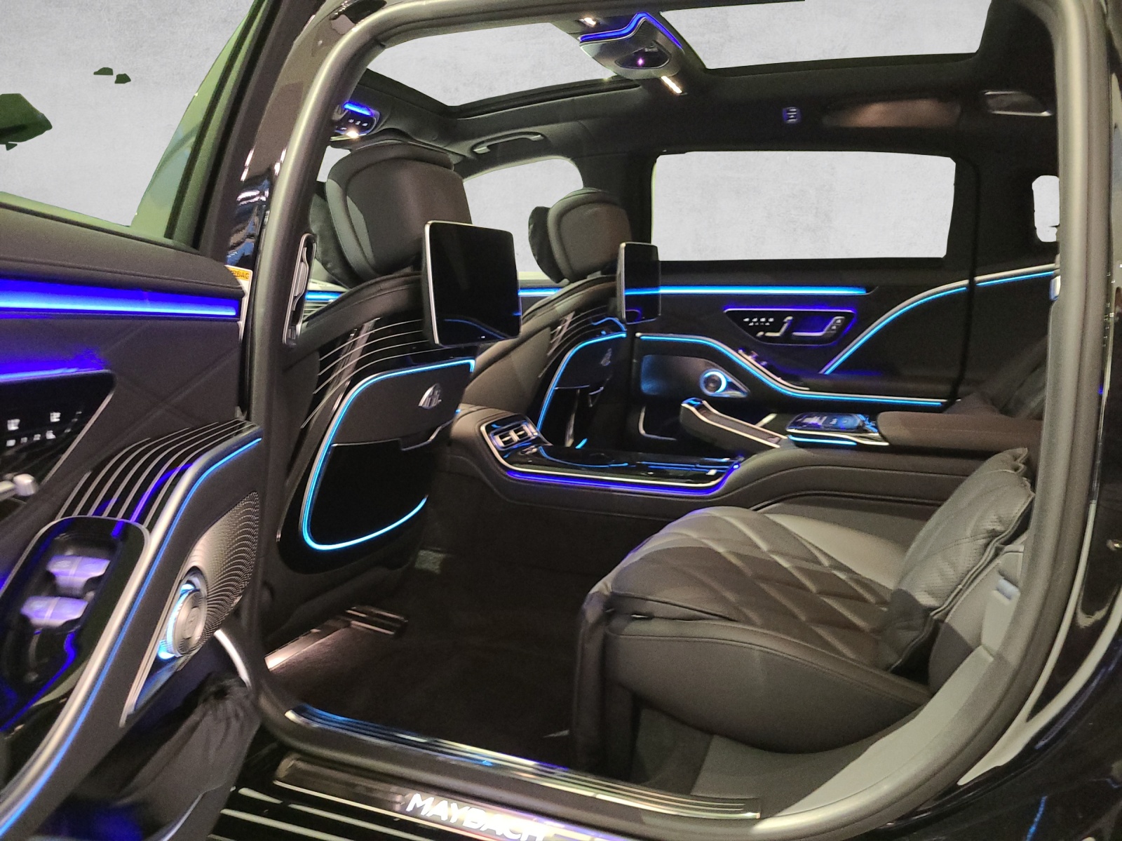 MERCEDES-BENZ S 680 4Matic Maybach First Class 9G-Tronic-image-10