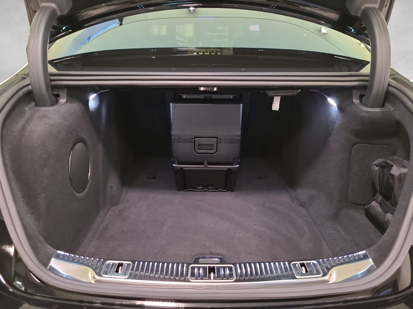 MERCEDES-BENZ S 680 4Matic Maybach First Class 9G-Tronic-image-13