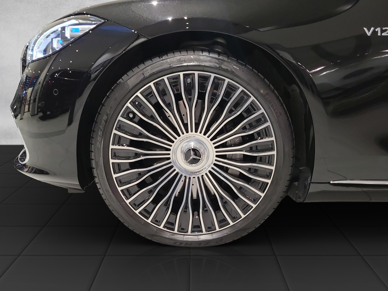 MERCEDES-BENZ S 680 4Matic Maybach First Class 9G-Tronic-image-9